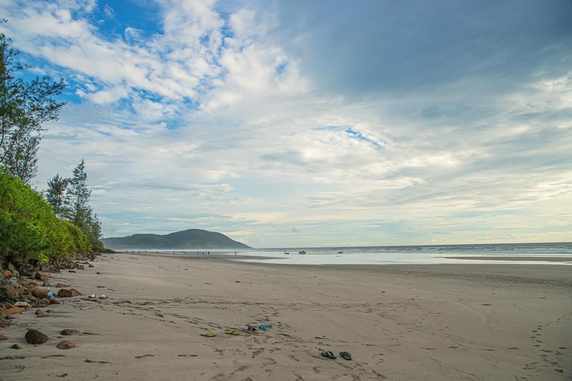 White Sand Beach Resort Kondivali Exteriör bild
